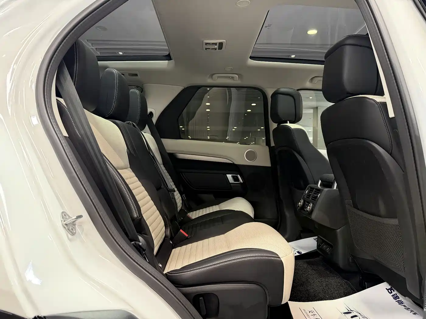 Land Rover Discovery 2024 360PS Dynamic SE фото 27