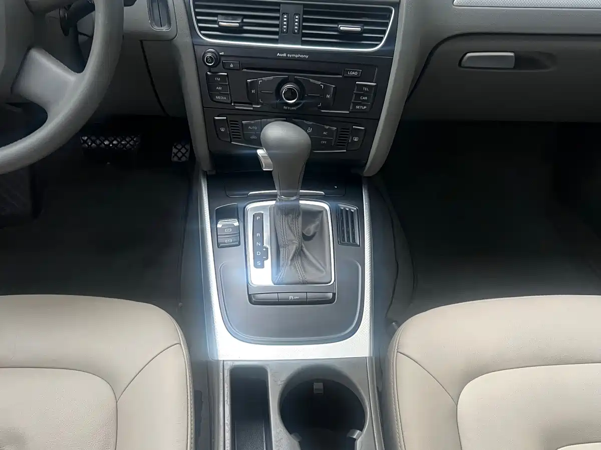 Audi A4L 2010 2010 2.0 TFSI Standard