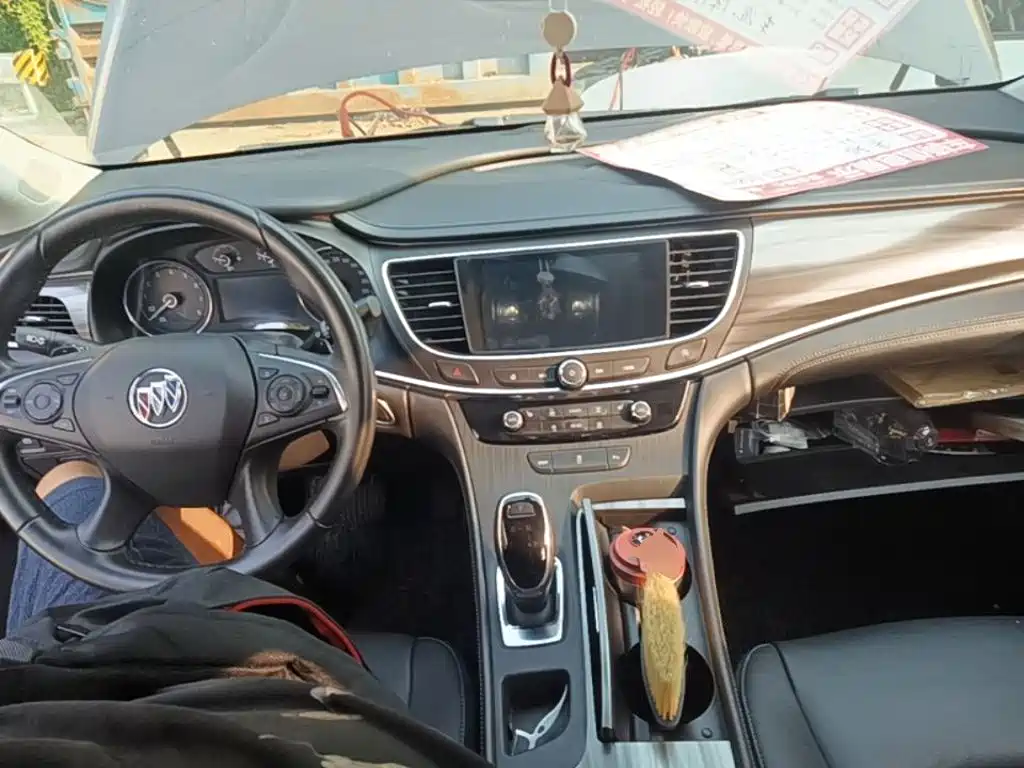 Photo 10 - Buick LaCrosse
