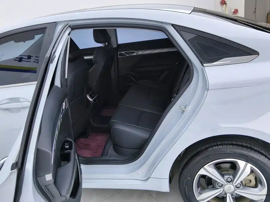 صورة 11 - Geely Emgrand L HiP