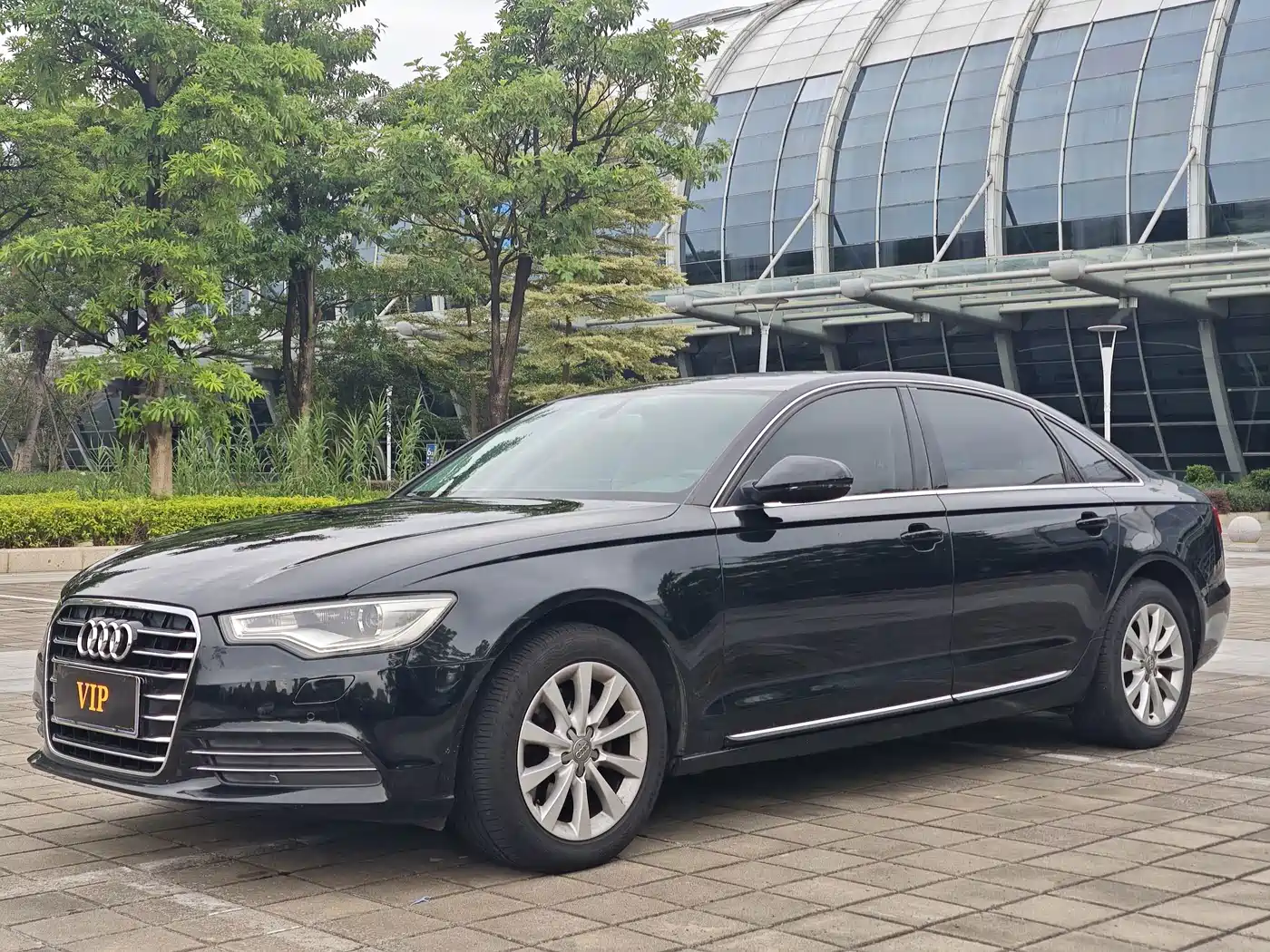 Фото 1 - Audi A6L