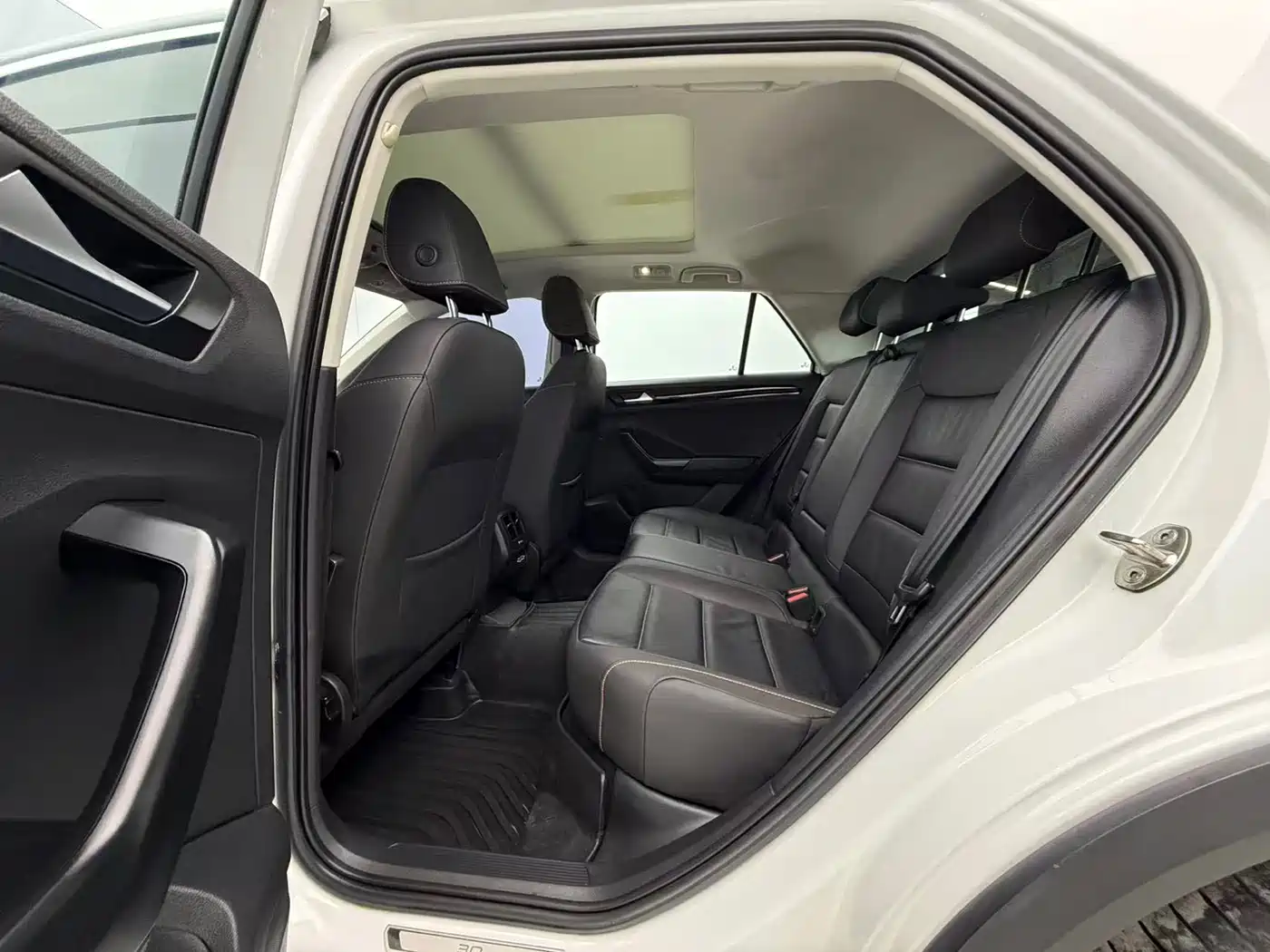 VOLKSWAGEN T ROC EXPLORING SONGS