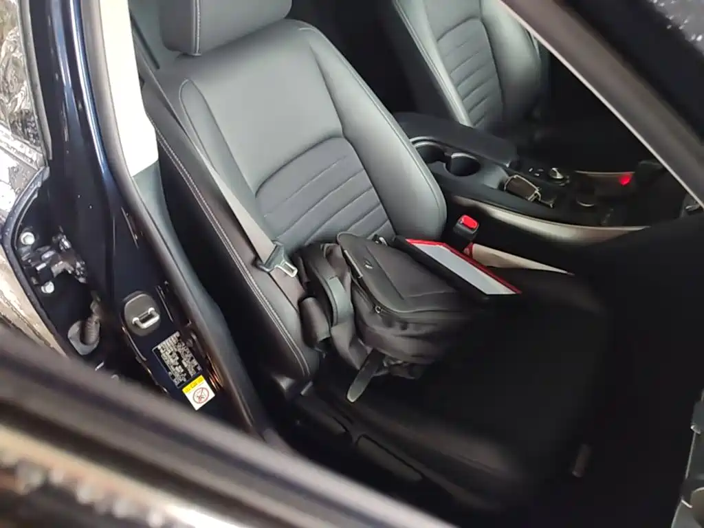 Lexus IS 2018 2017 300 Leading Edition