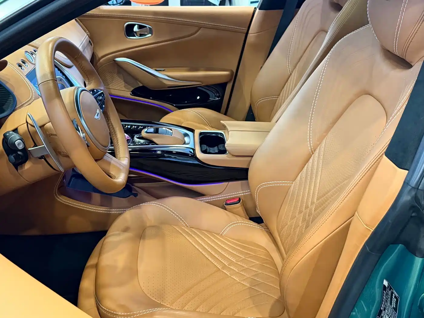 Aston Martin DBX 2023 2023 3.0T STRAIGHT-SIX