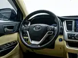Photo 23 - Toyota Highlander