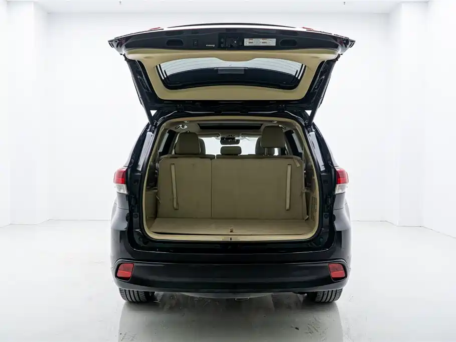 Photo 9 - Toyota Highlander