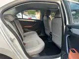 Photo 15 - Volkswagen Jetta