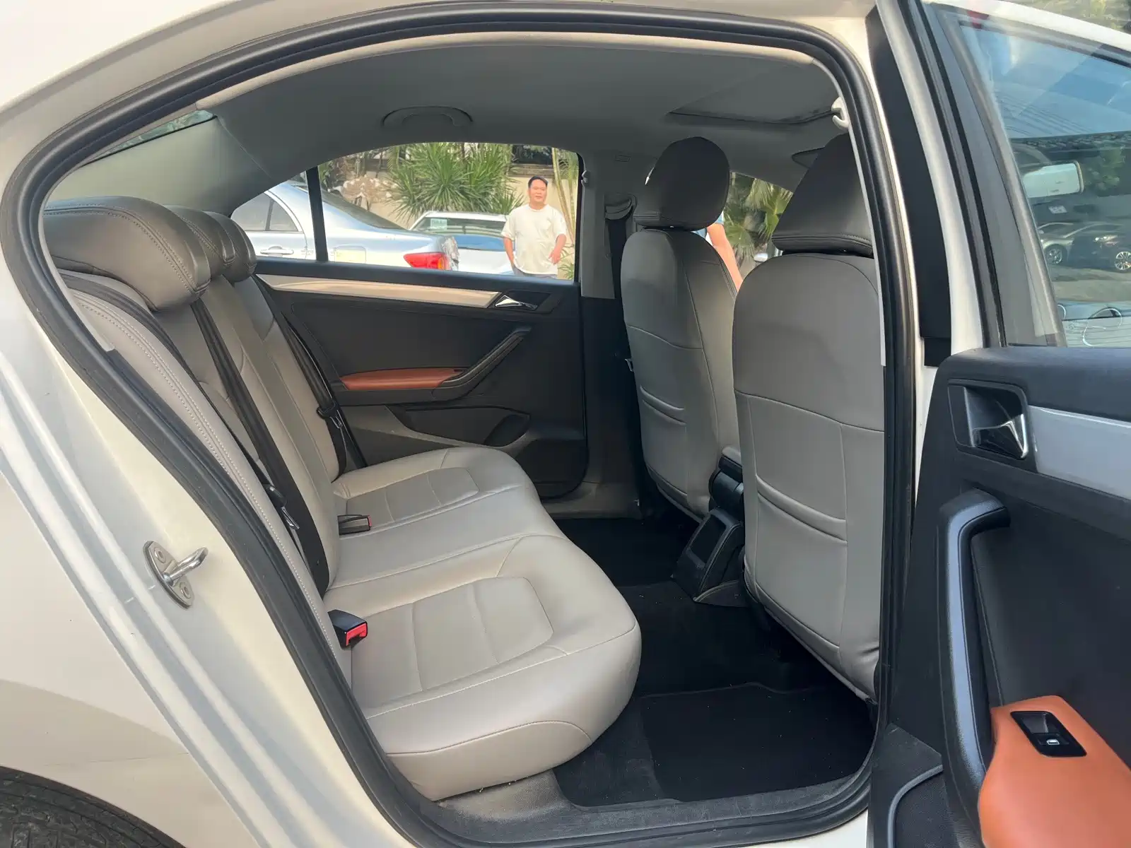 Photo 15 - Volkswagen Jetta