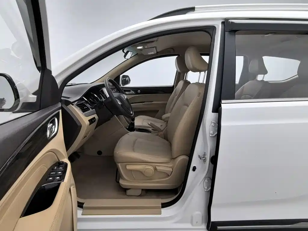 Photo 10 - Baojun 730