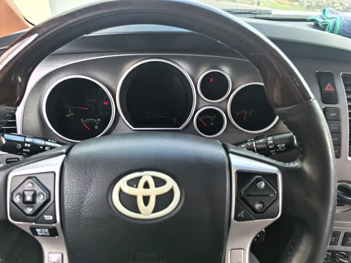 Toyota Sequoia 2010 5.7 Platinum Edition фото 8