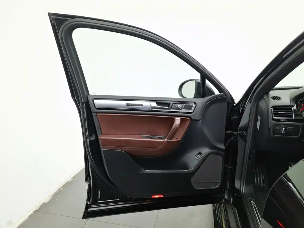 صورة 8 - Volkswagen Touareg