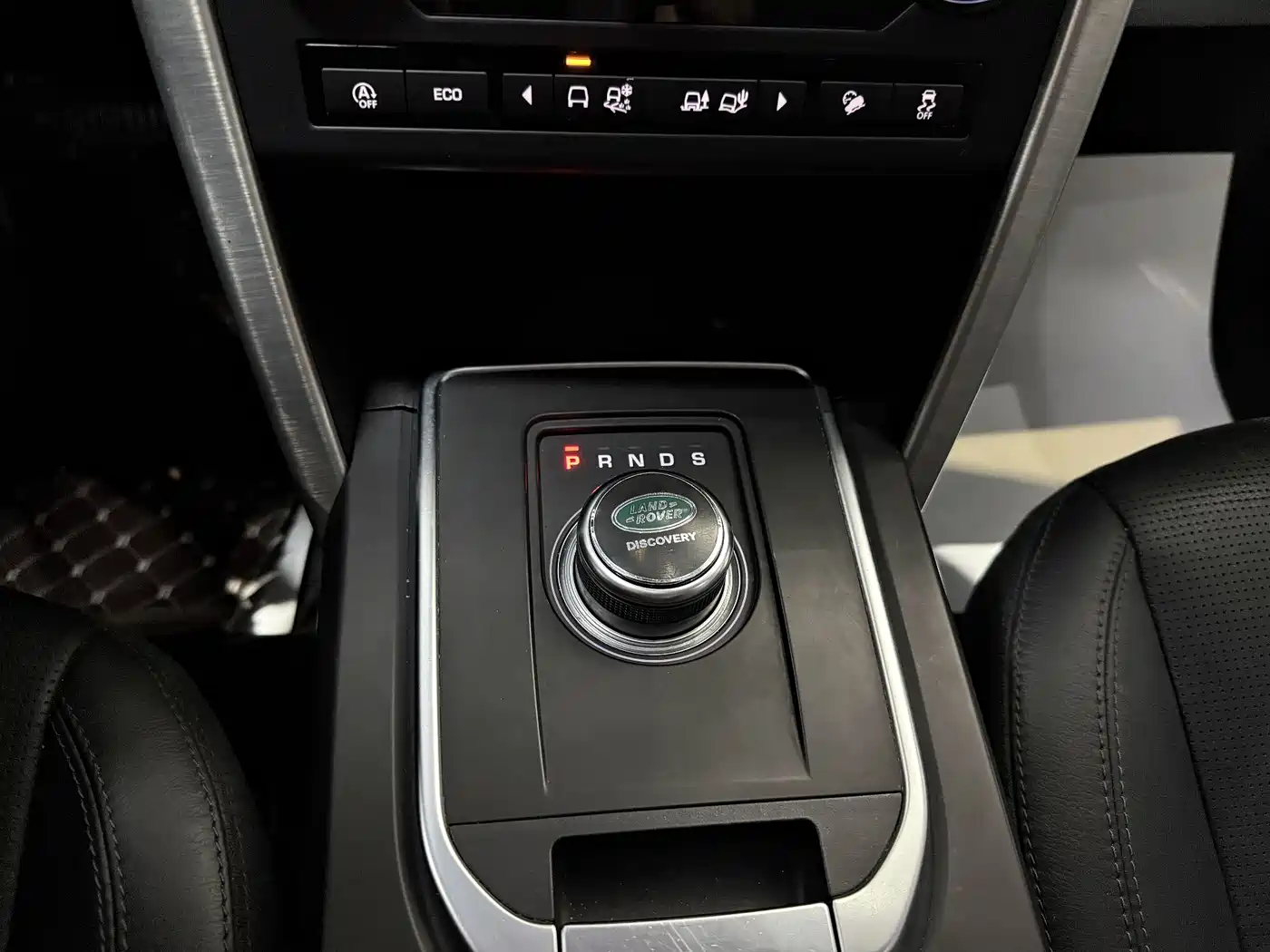 Land Rover Discovery Sport 2019 240PS SE Edition China V фото 8
