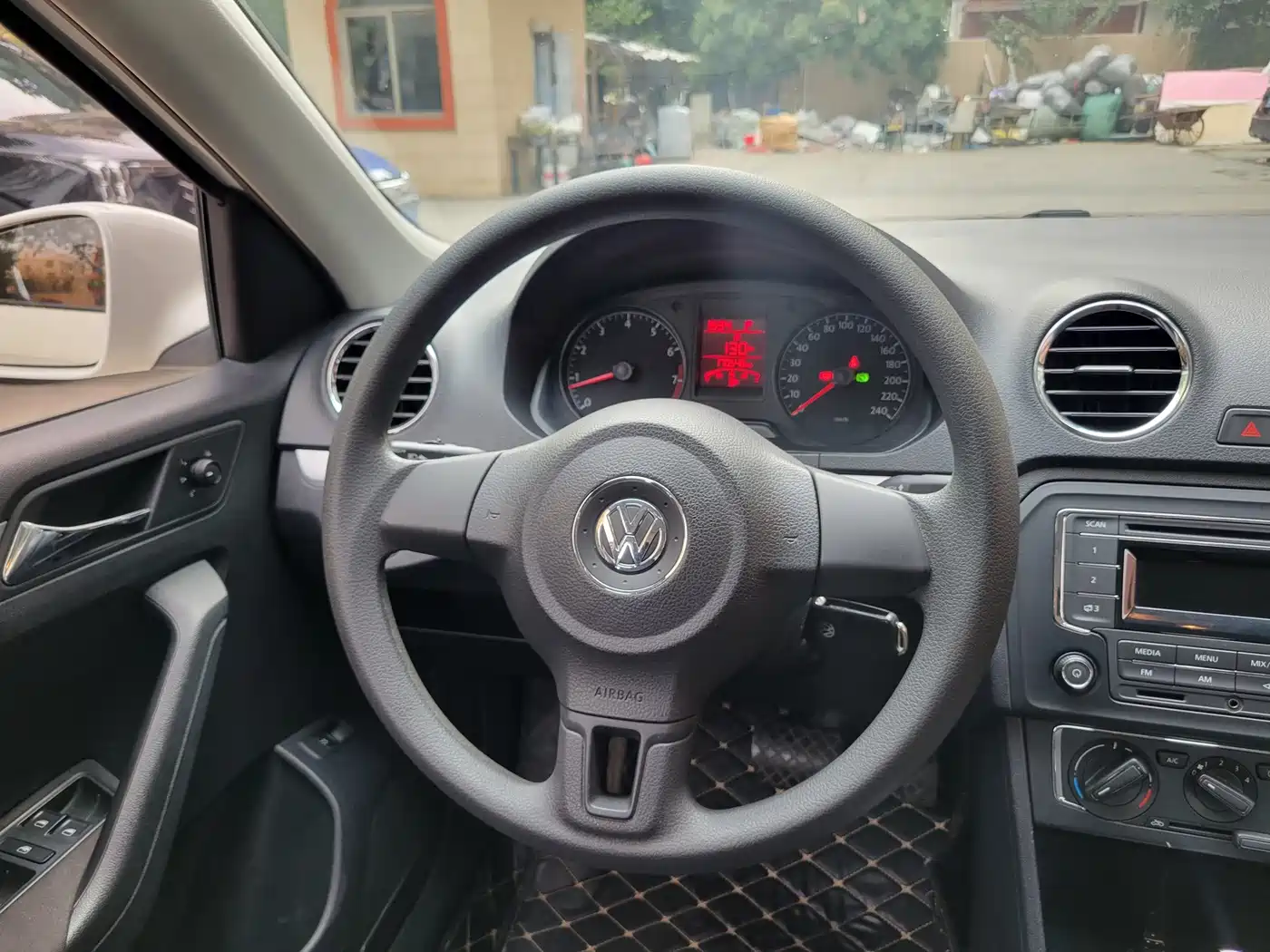 Фото 9 - Volkswagen Jetta