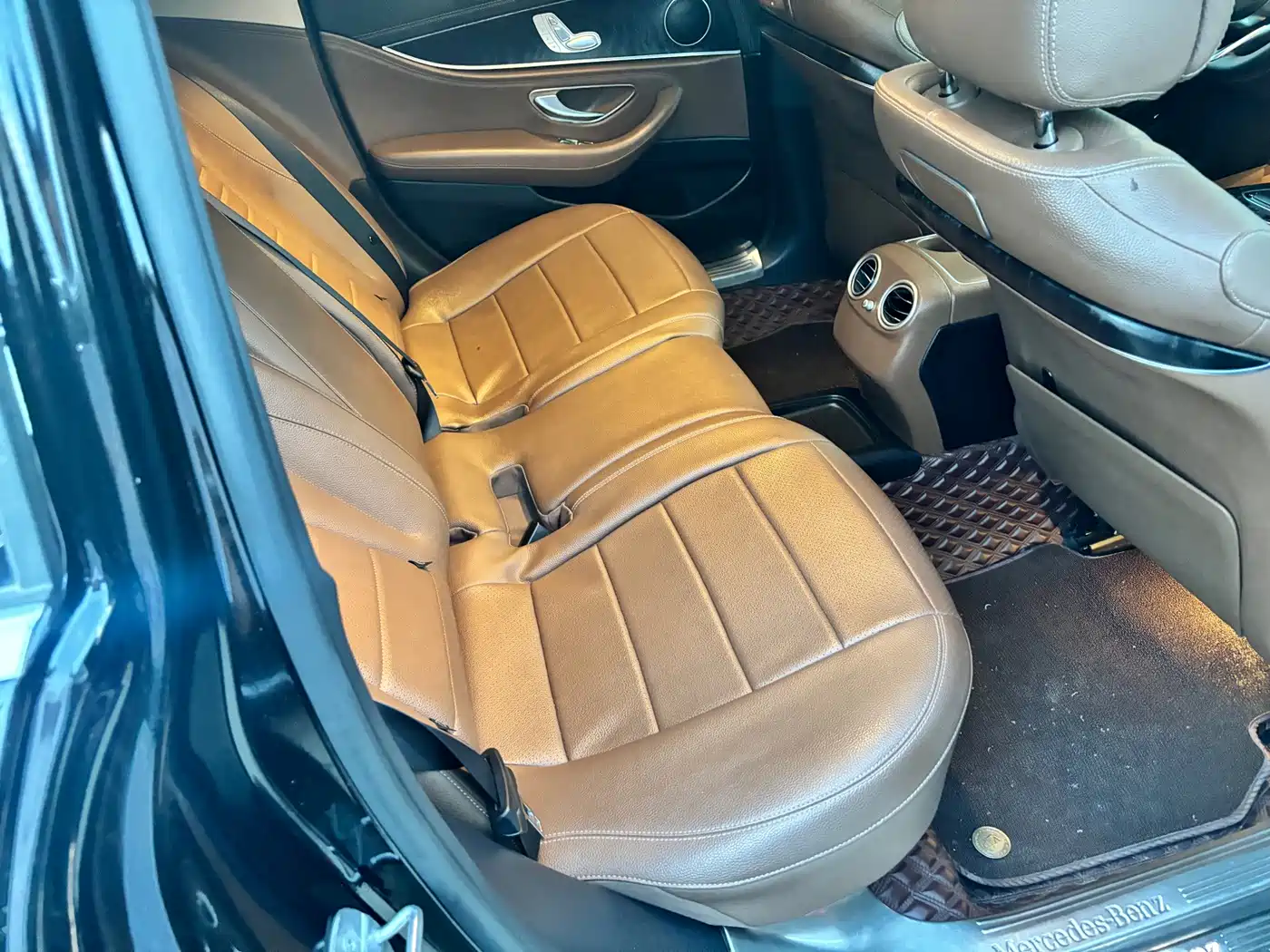 Фото 7 - Mercedes-Benz E-Class