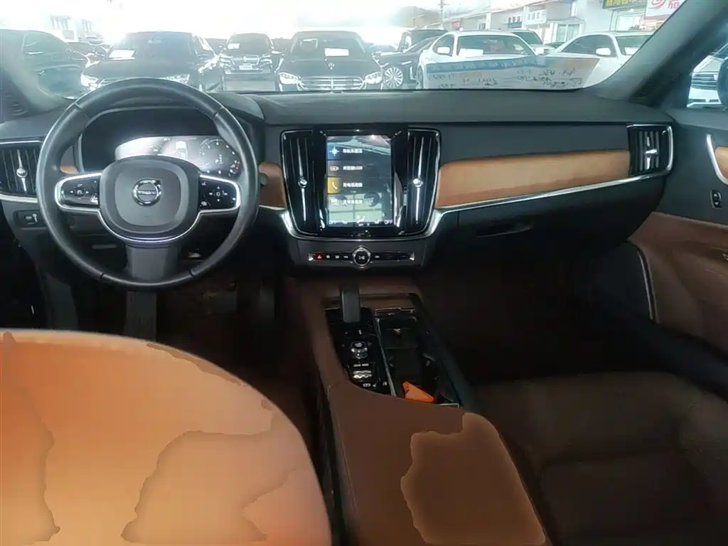 VOLVO S90