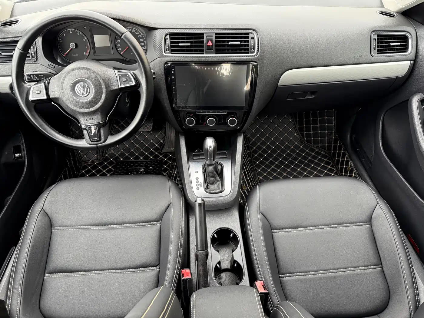 Volkswagen Sagitar 2014 Facelift 1.6L Automatic Comfort фото 5