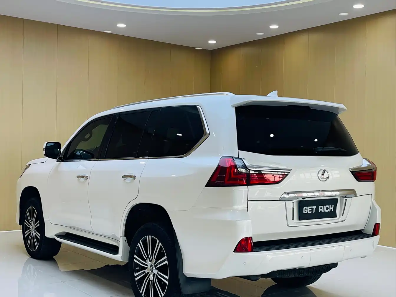 Фото 7 - Lexus LX