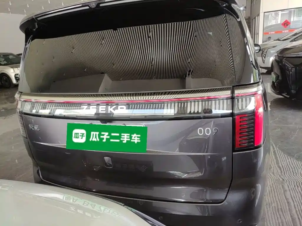 ZEEKR 009 2025 2024 6-seat Executive AWD 108kWh