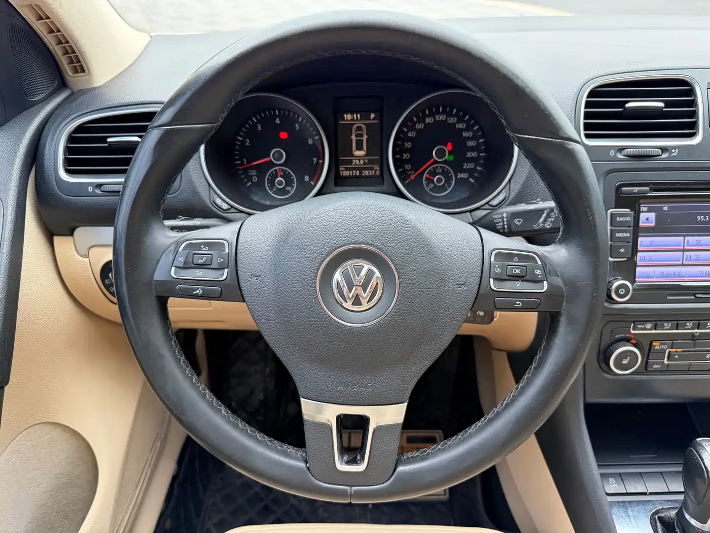 Фото 14 - Volkswagen Golf