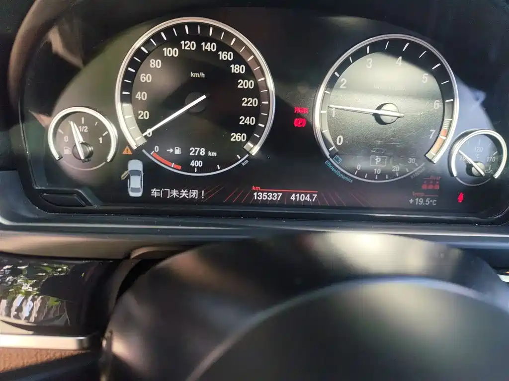 BMW 5 Series 2014 520Li Elegance фото 5