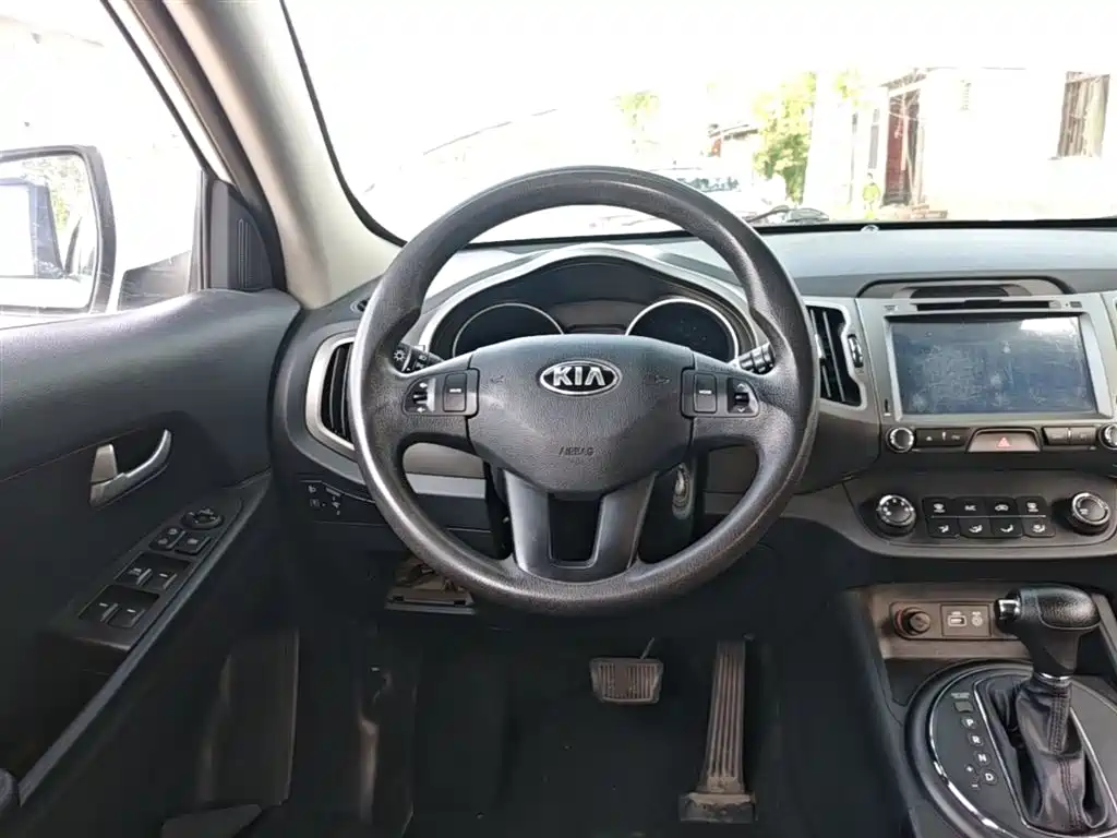 Kia Sportage 2015 2.0L Automatic 2WD GL фото 11