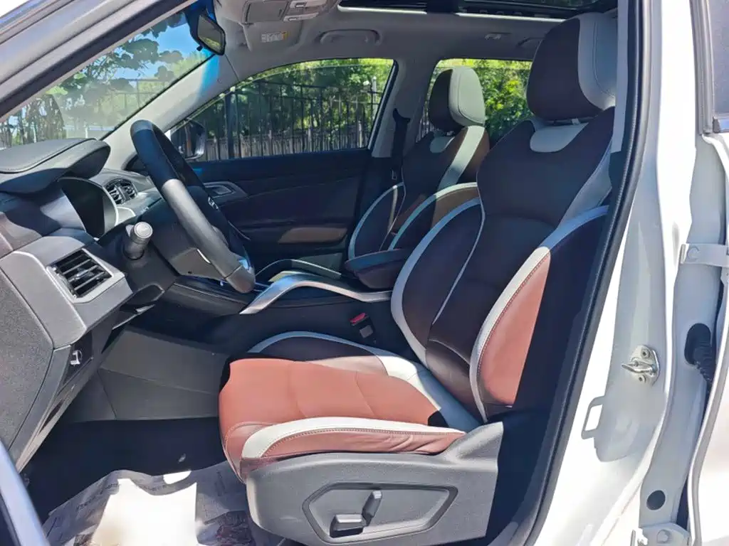 Photo 19 - Geely Atlas