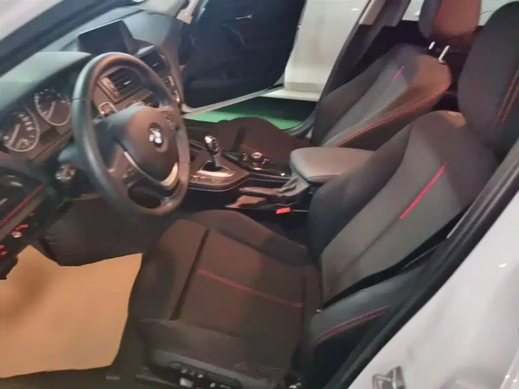 BMW 1 Series (Import) 2013 Facelift 118i Sport Model фото 15