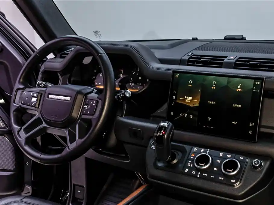 Land Rover Defender 2024 110 3.0T P400 X фото 27