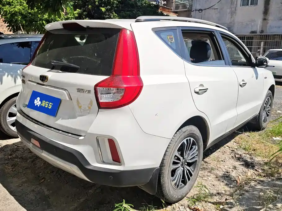 Photo 3 - Geely Emgrand X6