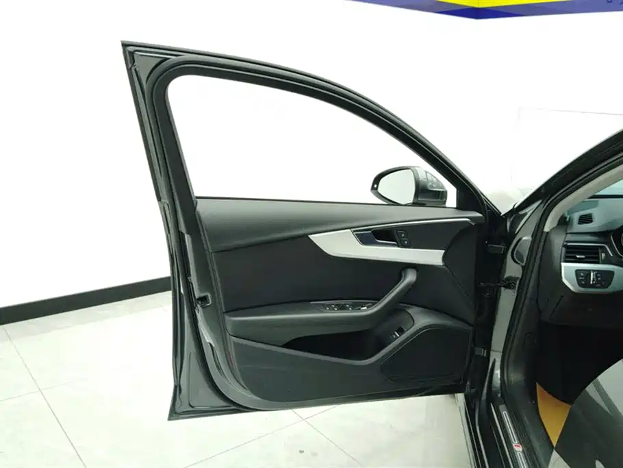Audi A4L 2020 40 TFSI Luxury Dynamic фото 7