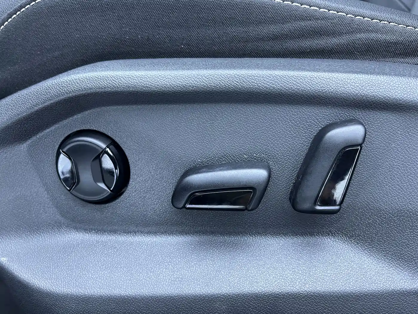 VOLKSWAGEN T ROC EXPLORING SONGS