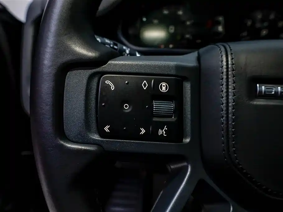 Land Rover Defender 2024 110 3.0T P400 X фото 15