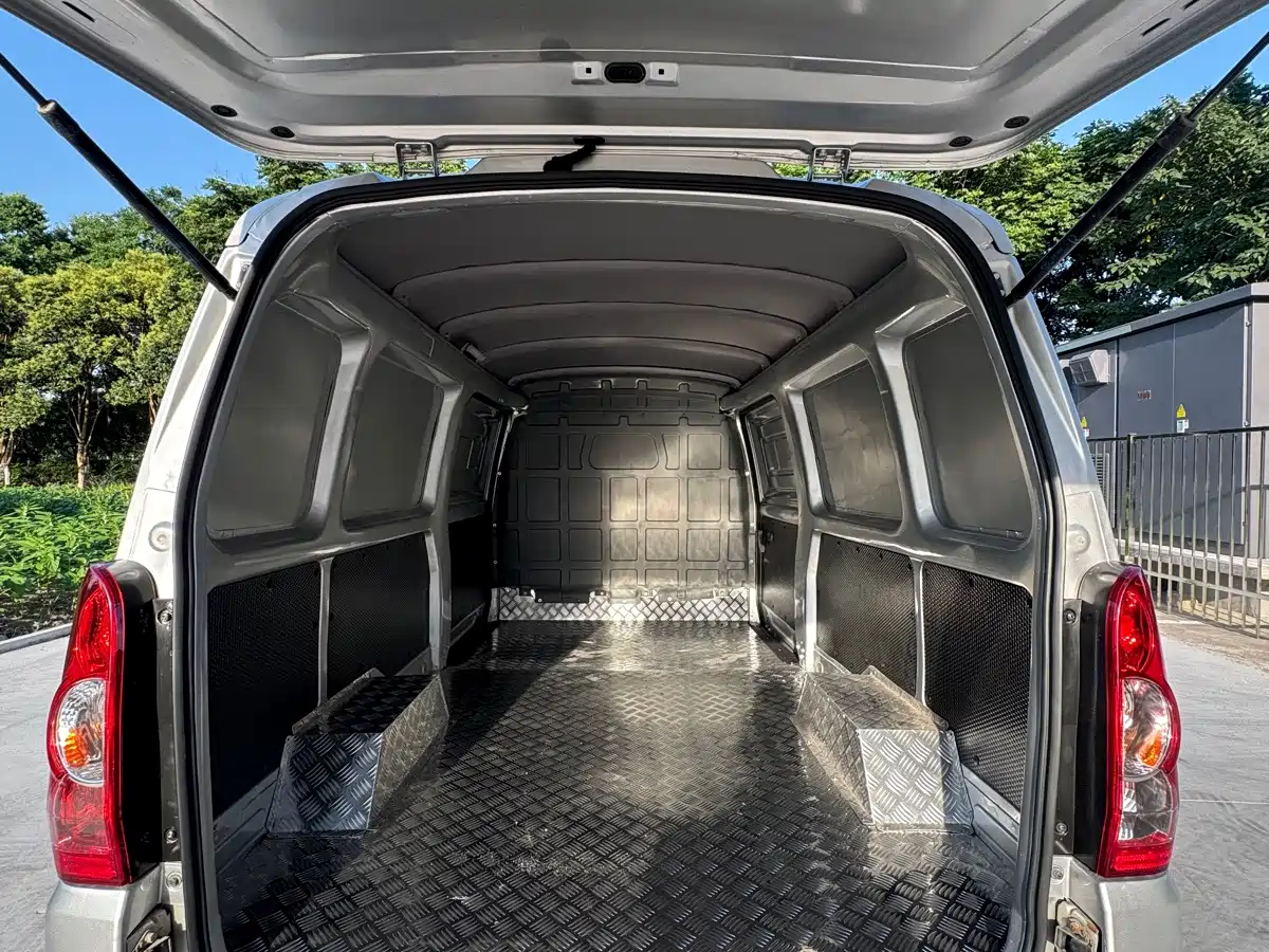 Фото 9 - Wuling Motors Wuling EV50
