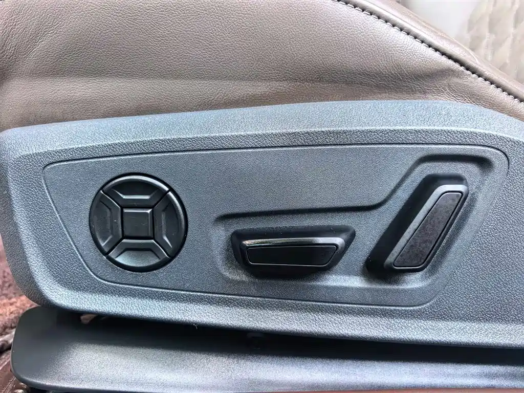 Фото 11 - Audi A7L