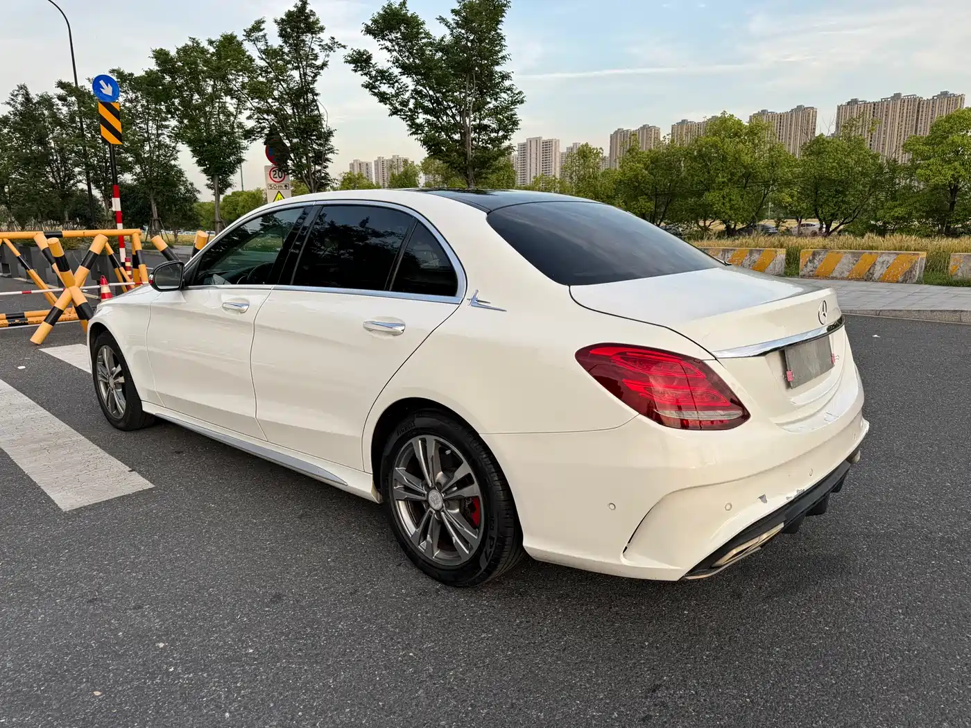 Mercedes-Benz C-Class 2015 Facelift C 200 L Sport фото 6