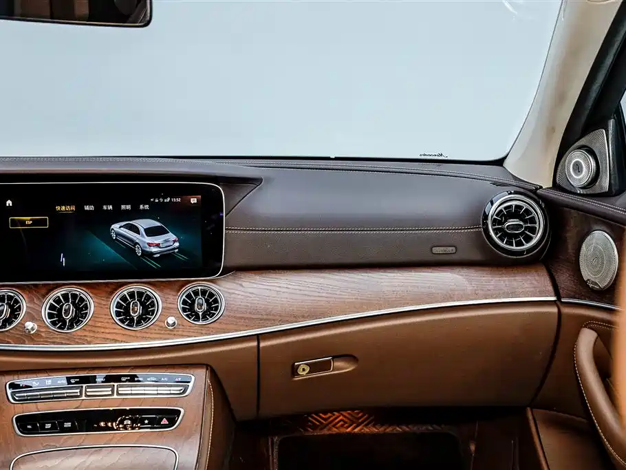 Mercedes-Benz E-Class 2023 E 300 L Fashion фото 31