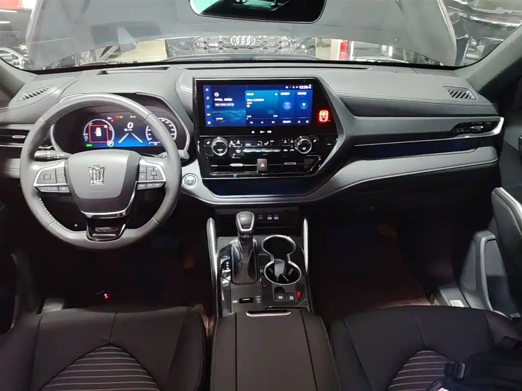 Toyota Crown Kluger 2023 2.5L HEV AWD Premium Edition фото 10