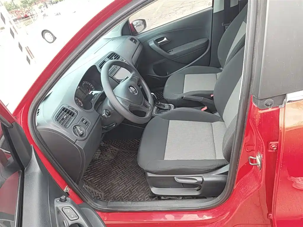 Volkswagen Polo 2016 1.4L Automatic Trend фото 15
