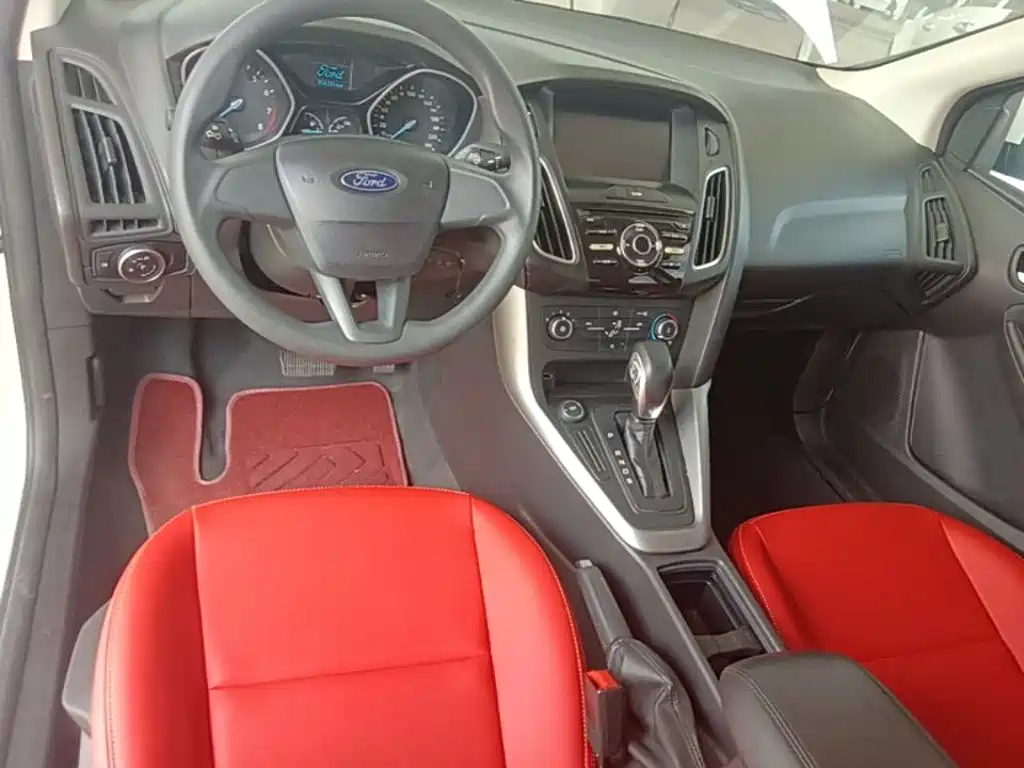 Фото 10 - Ford Focus