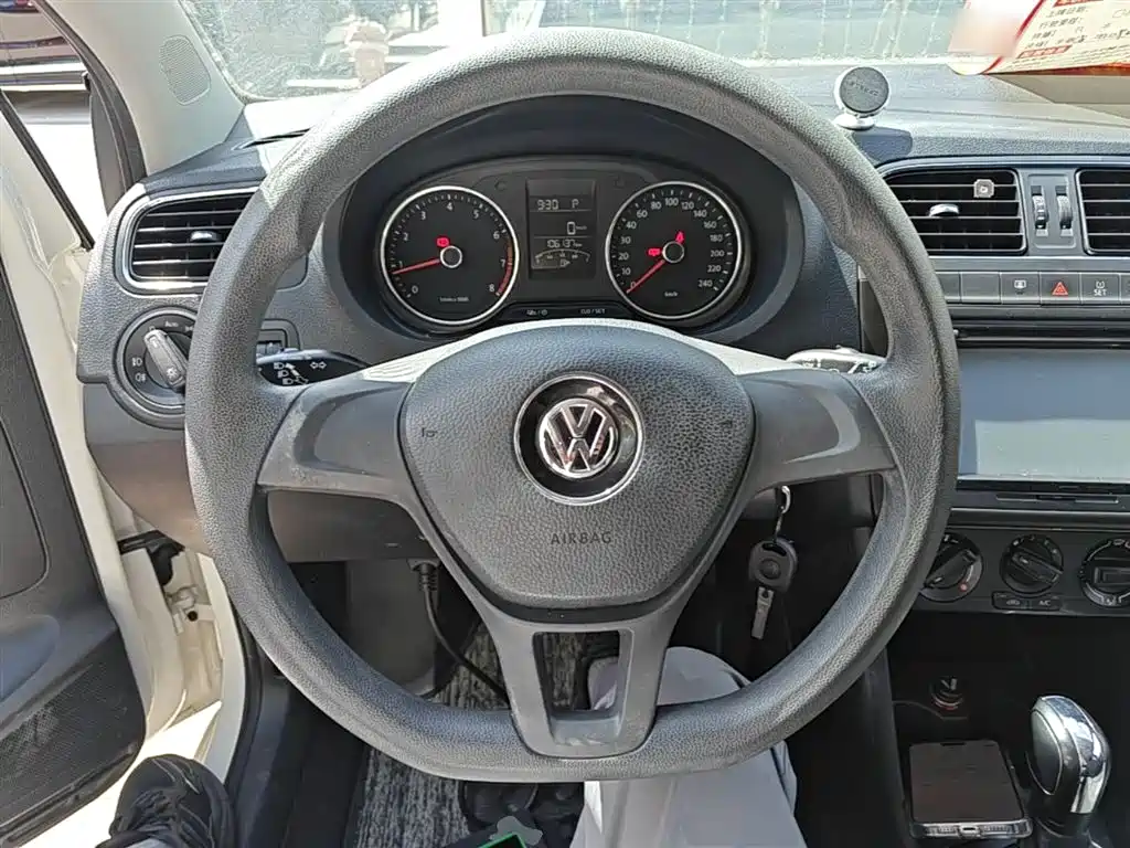 Volkswagen Polo 2014 1.6L Automatic Comfort Edition фото 11