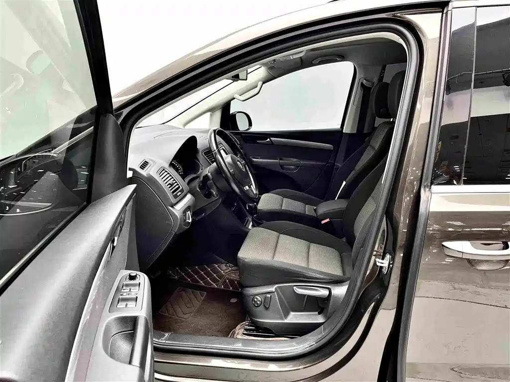 Фото 9 - Volkswagen Sharan