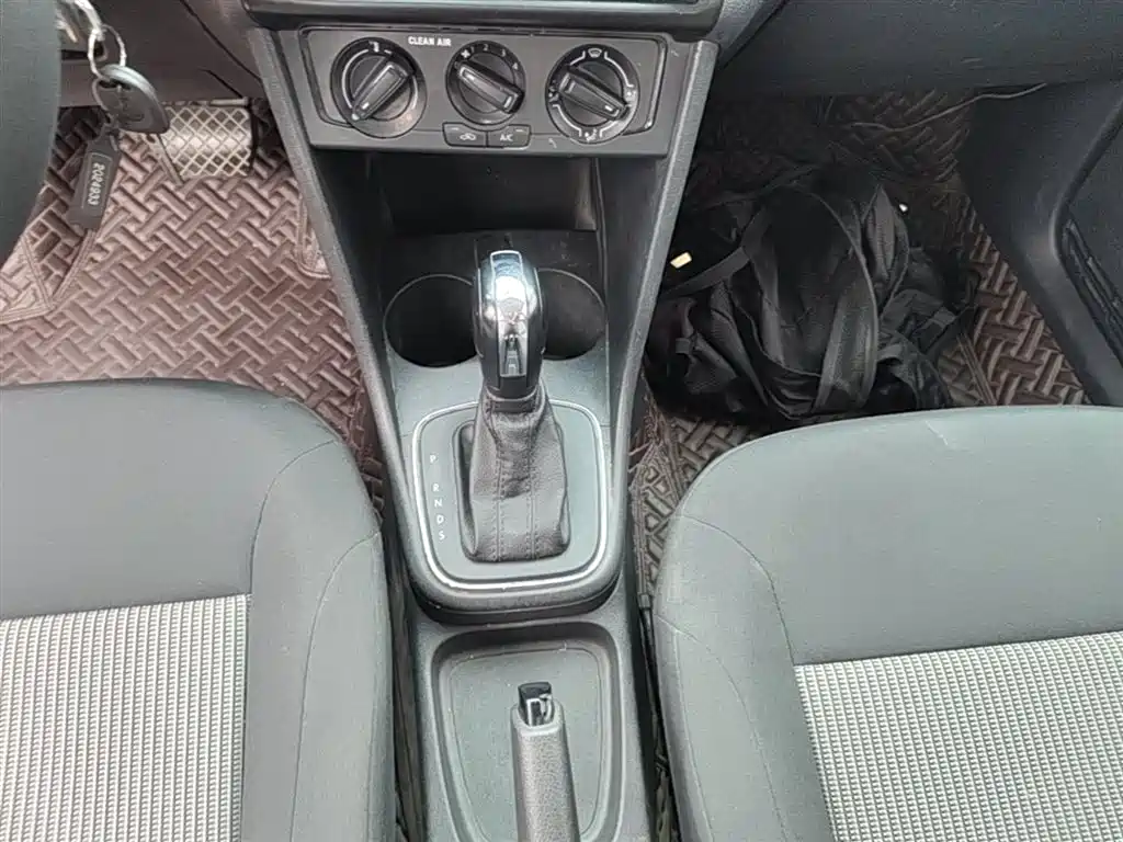 Volkswagen Polo 2016 1.4L Automatic Trend фото 14