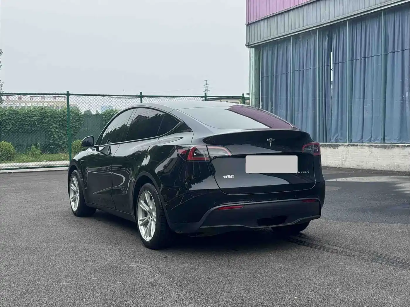 Photo 5 - Tesla Model Y