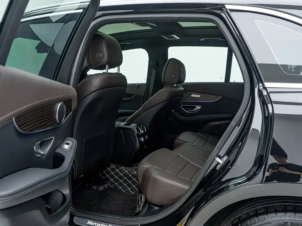 Mercedes-Benz GLC 2022 Facelift GLC 260 L 4MATIC Luxury Model фото 19