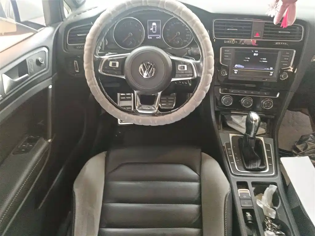 Volkswagen Golf 2017 280TSI Auto R-Line Millionth Anniversary Edition фото 3