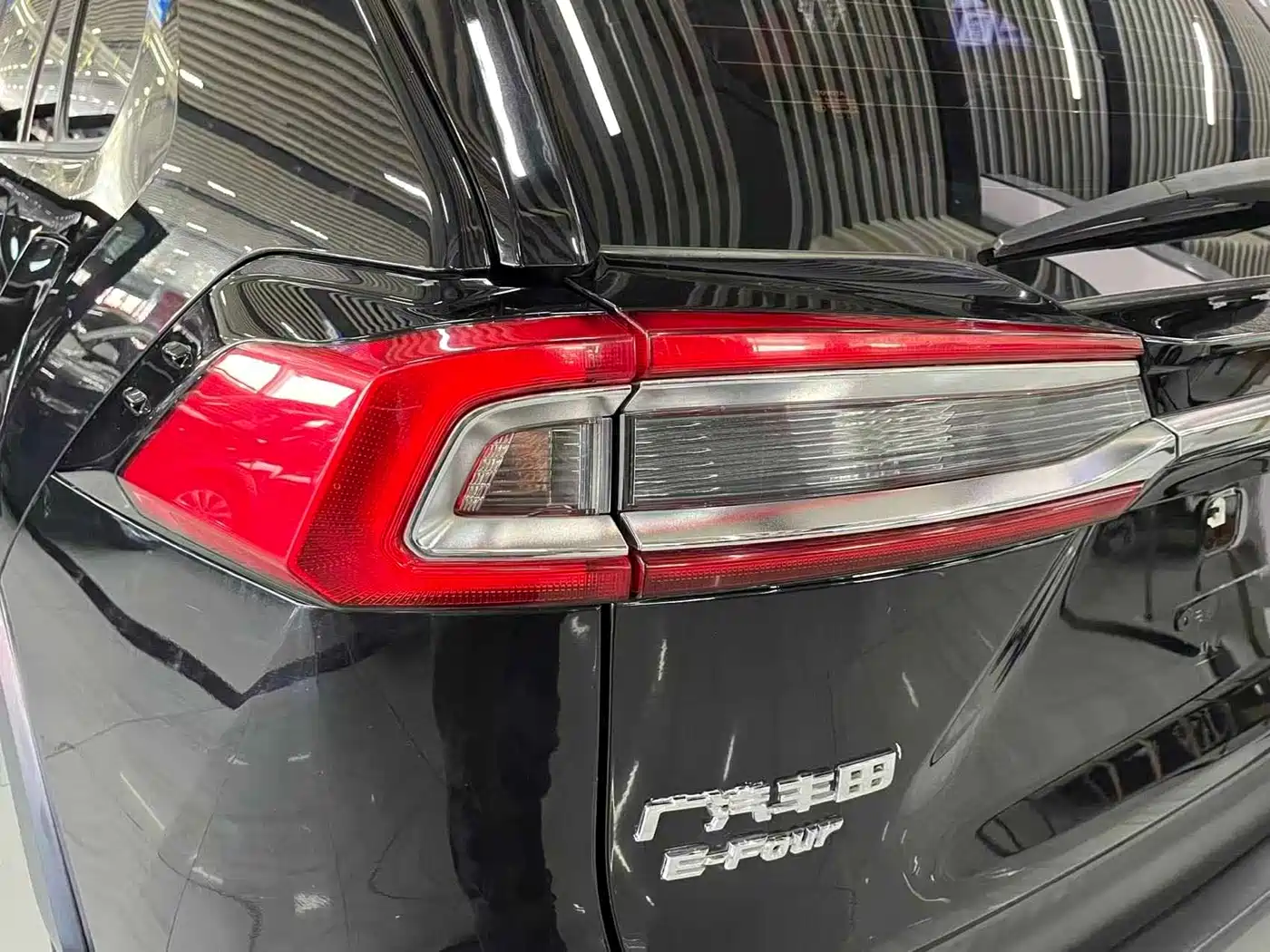 Toyota Wildlander 2021 Hybrid 2.5L E-CVT AWD Luxury Edition фото 15