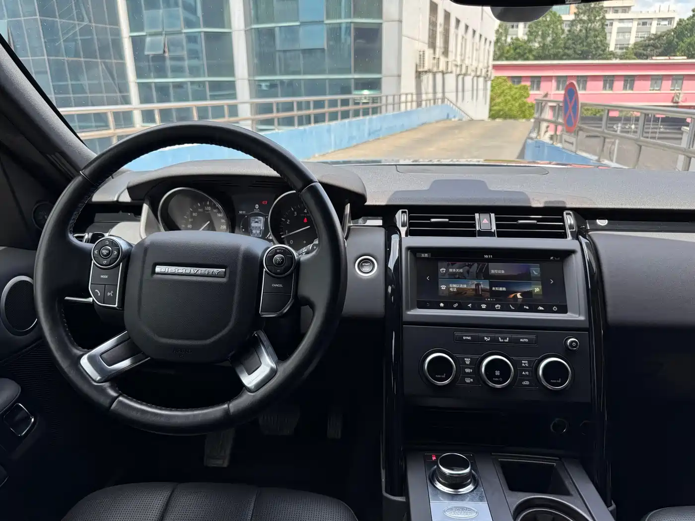 Land Rover Discovery 2017 3.0 SC V6 SE фото 8