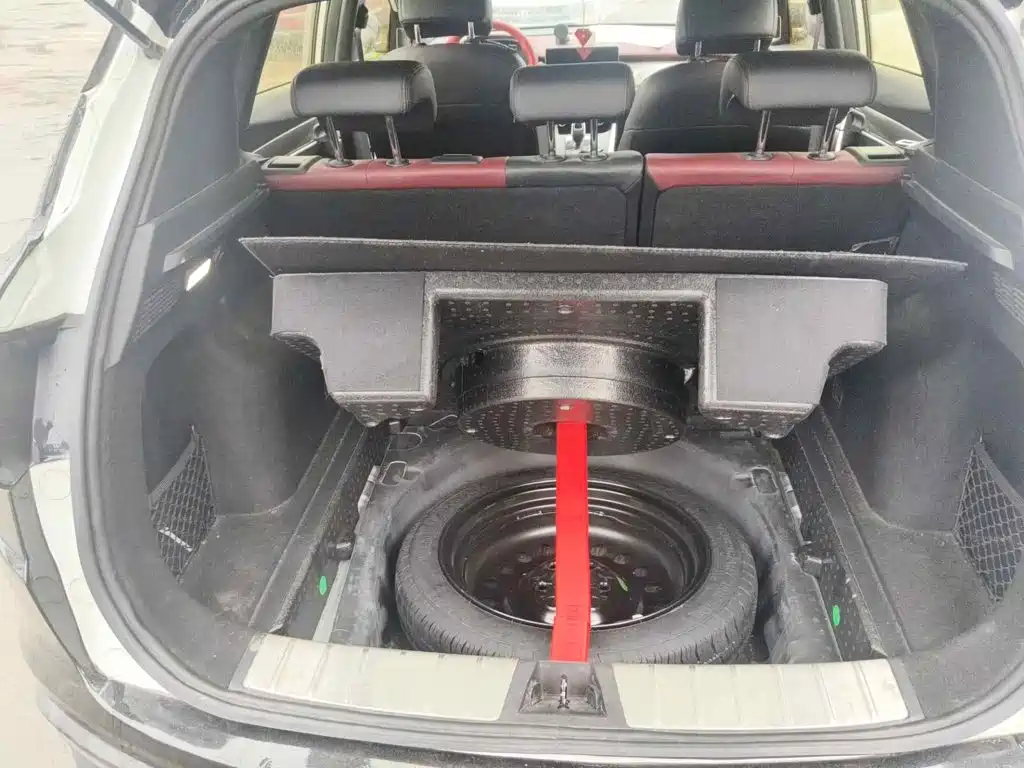 Фото 5 - Geely Coolray