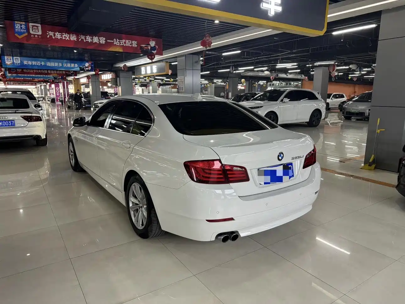 BMW 5 Series 2012 523Li Leadership фото 3