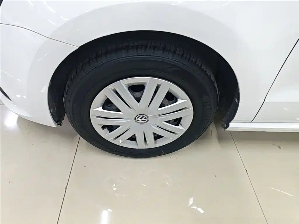 Volkswagen Polo 2016 1.4L Automatic Trend фото 23